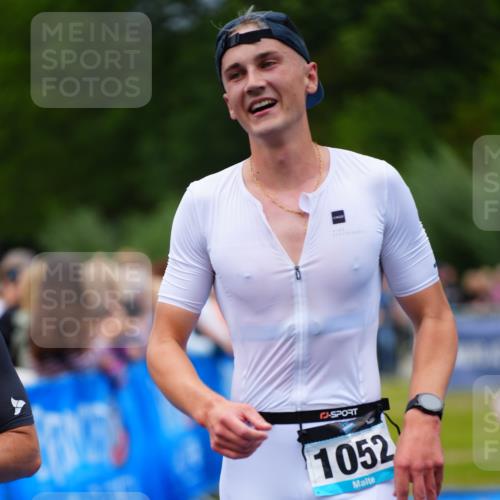 30.08.2026 - Elbe Triathlon Hamburg LAZAROV Photography http://msf.ph/oto/10057330 30.08.2026 11:18:28 Ziel 548, 577, 1048, 1052 meine-sportfotos.de