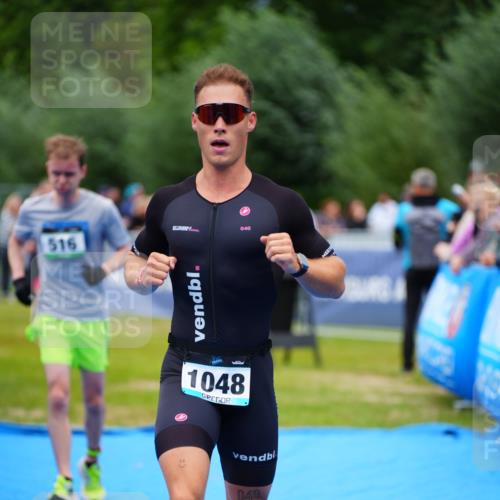 30.08.2026 - Elbe Triathlon Hamburg LAZAROV Photography http://msf.ph/oto/10057352 30.08.2026 11:18:36 Ziel 516, 1048, 1076 meine-sportfotos.de