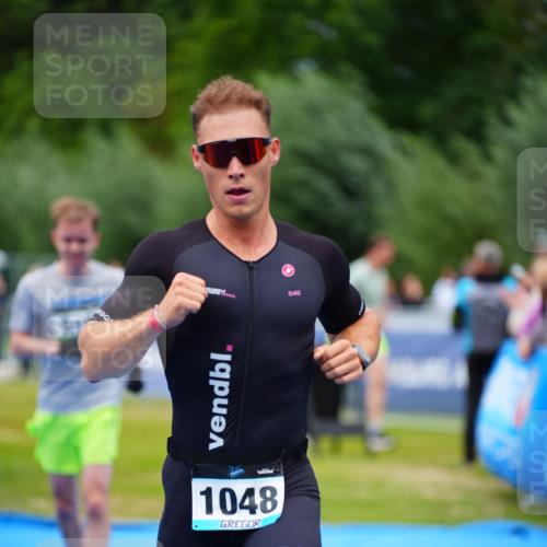 30.08.2026 - Elbe Triathlon Hamburg LAZAROV Photography http://msf.ph/oto/10057355 30.08.2026 11:18:37 Ziel 516, 1048, 1076 meine-sportfotos.de