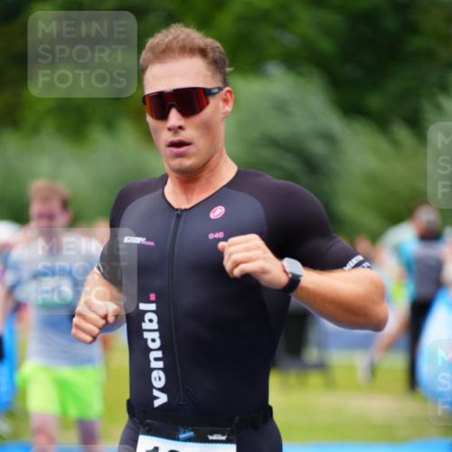 30.08.2026 - Elbe Triathlon Hamburg LAZAROV Photography http://msf.ph/oto/10057358 30.08.2026 11:18:37 Ziel 516, 1048, 1076 meine-sportfotos.de