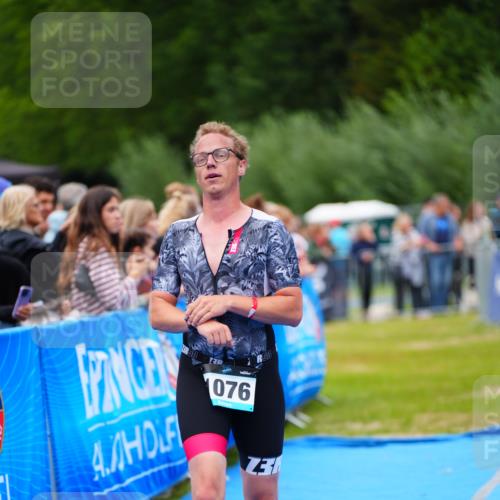 30.08.2026 - Elbe Triathlon Hamburg LAZAROV Photography http://msf.ph/oto/10057369 30.08.2026 11:18:43 Ziel 1076 meine-sportfotos.de