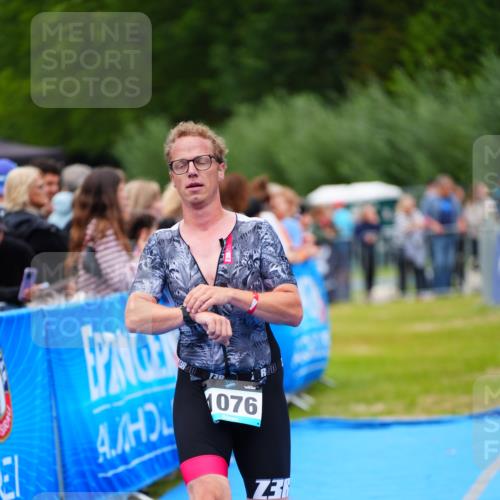 30.08.2026 - Elbe Triathlon Hamburg LAZAROV Photography http://msf.ph/oto/10057371 30.08.2026 11:18:43 Ziel 1076 meine-sportfotos.de
