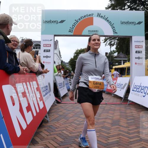 30.08.2026 - Blankeneser Heldenlauf Lena Gebhardt http://msf.ph/oto/10057380 30.08.2026 12:16:41 Ziel 2268, 2309, 4182, 4451 meine-sportfotos.de