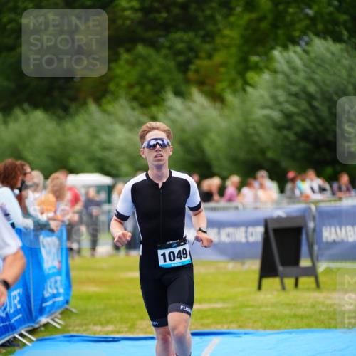 30.08.2026 - Elbe Triathlon Hamburg LAZAROV Photography http://msf.ph/oto/10057417 30.08.2026 11:19:13 Ziel 1049, 1083 meine-sportfotos.de