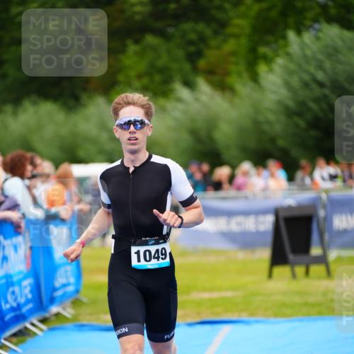 30.08.2026 - Elbe Triathlon Hamburg LAZAROV Photography http://msf.ph/oto/10057421 30.08.2026 11:19:14 Ziel 1044, 1049, 1083 meine-sportfotos.de