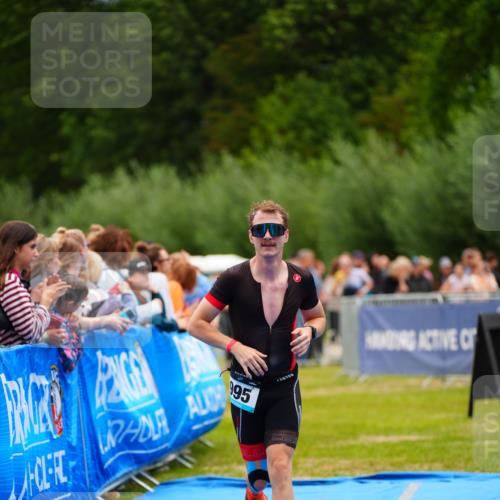 30.08.2026 - Elbe Triathlon Hamburg LAZAROV Photography http://msf.ph/oto/10057441 30.08.2026 11:19:30 Ziel 950, 995 meine-sportfotos.de