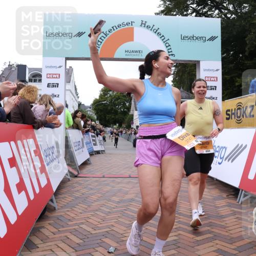 30.08.2026 - Blankeneser Heldenlauf Lena Gebhardt http://msf.ph/oto/10057447 30.08.2026 12:17:02 Ziel 2495, 2742, 2747, 4080 meine-sportfotos.de