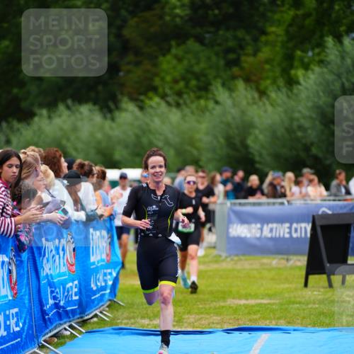 30.08.2026 - Elbe Triathlon Hamburg LAZAROV Photography http://msf.ph/oto/10057449 30.08.2026 11:19:34 Ziel 950, 995, 1091, 1108, 1111 meine-sportfotos.de