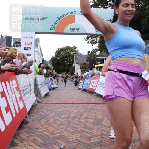 30.08.2026 - Blankeneser Heldenlauf Lena Gebhardt http://msf.ph/oto/10057451 30.08.2026 12:17:03 Ziel 2495, 2742, 2747 meine-sportfotos.de
