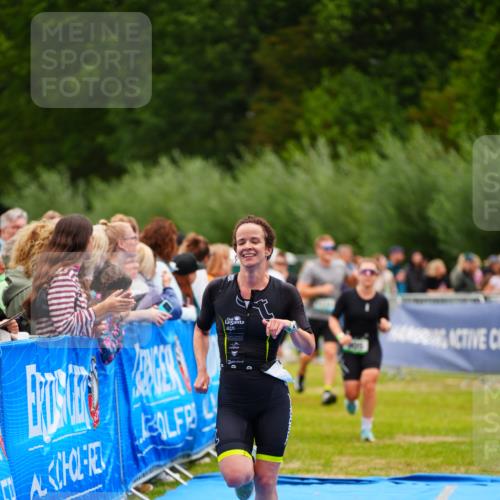 30.08.2026 - Elbe Triathlon Hamburg LAZAROV Photography http://msf.ph/oto/10057452 30.08.2026 11:19:35 Ziel 950, 1091, 1108, 1111 meine-sportfotos.de
