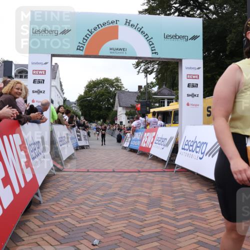 30.08.2026 - Blankeneser Heldenlauf Lena Gebhardt http://msf.ph/oto/10057454 30.08.2026 12:17:03 Ziel 2495, 2742, 2747 meine-sportfotos.de
