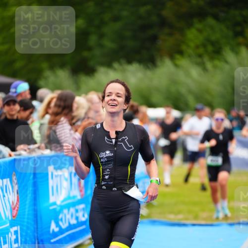 30.08.2026 - Elbe Triathlon Hamburg LAZAROV Photography http://msf.ph/oto/10057460 30.08.2026 11:19:36 Ziel 950, 1091, 1108, 1111 meine-sportfotos.de