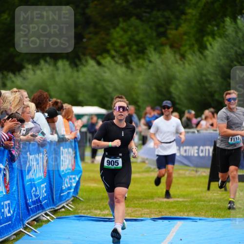 30.08.2026 - Elbe Triathlon Hamburg LAZAROV Photography http://msf.ph/oto/10057464 30.08.2026 11:19:38 Ziel 950, 1091, 1108, 1111 meine-sportfotos.de