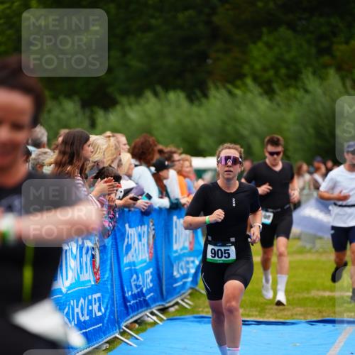 30.08.2026 - Elbe Triathlon Hamburg LAZAROV Photography http://msf.ph/oto/10057467 30.08.2026 11:19:38 Ziel 950, 1091, 1108, 1111 meine-sportfotos.de