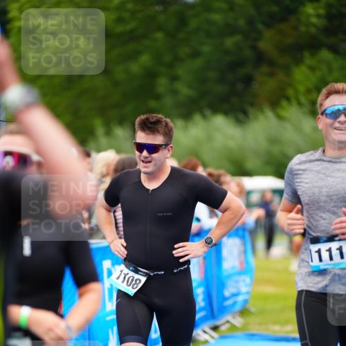 30.08.2026 - Elbe Triathlon Hamburg LAZAROV Photography http://msf.ph/oto/10057477 30.08.2026 11:19:41 Ziel 1091, 1108, 1111 meine-sportfotos.de