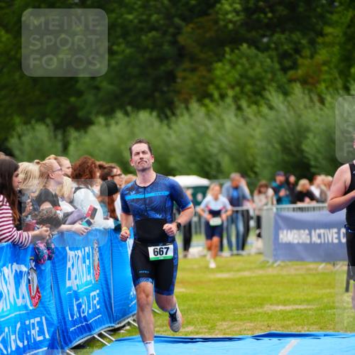 30.08.2026 - Elbe Triathlon Hamburg LAZAROV Photography http://msf.ph/oto/10057490 30.08.2026 11:19:48 Ziel 667, 704 meine-sportfotos.de