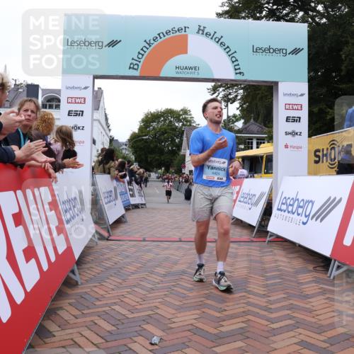 30.08.2026 - Blankeneser Heldenlauf Lena Gebhardt http://msf.ph/oto/10057492 30.08.2026 12:17:14 Ziel 2523, 4243, 4424 meine-sportfotos.de