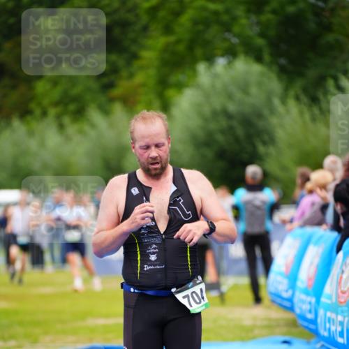 30.08.2026 - Elbe Triathlon Hamburg LAZAROV Photography http://msf.ph/oto/10057501 30.08.2026 11:19:51 Ziel 667, 704 meine-sportfotos.de