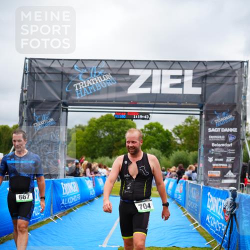 30.08.2026 - Elbe Triathlon Hamburg LAZAROV Photography http://msf.ph/oto/10057511 30.08.2026 11:19:54 Ziel 667, 704, 1071 meine-sportfotos.de