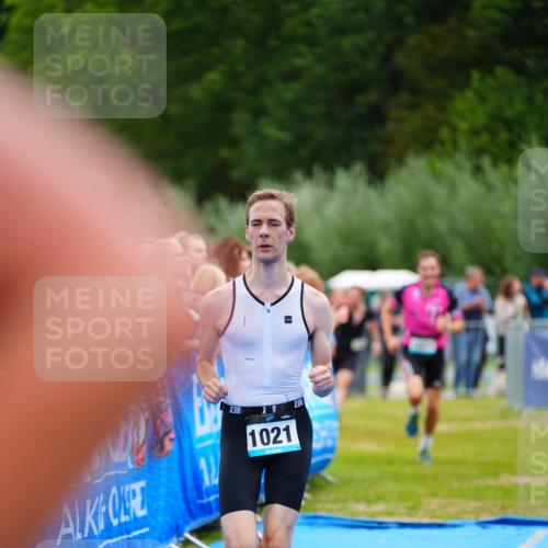 30.08.2026 - Elbe Triathlon Hamburg LAZAROV Photography http://msf.ph/oto/10057514 30.08.2026 11:19:58 Ziel 572, 725, 1071 meine-sportfotos.de