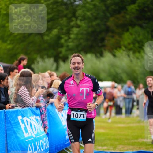 30.08.2026 - Elbe Triathlon Hamburg LAZAROV Photography http://msf.ph/oto/10057522 30.08.2026 11:20:01 Ziel 572, 725, 1071 meine-sportfotos.de