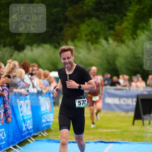 30.08.2026 - Elbe Triathlon Hamburg LAZAROV Photography http://msf.ph/oto/10057529 30.08.2026 11:20:03 Ziel 572, 725, 1071 meine-sportfotos.de