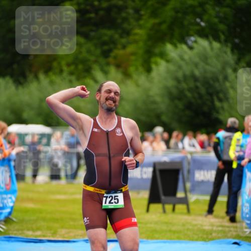 30.08.2026 - Elbe Triathlon Hamburg LAZAROV Photography http://msf.ph/oto/10057543 30.08.2026 11:20:07 Ziel 572, 725 meine-sportfotos.de