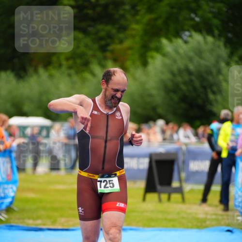 30.08.2026 - Elbe Triathlon Hamburg LAZAROV Photography http://msf.ph/oto/10057545 30.08.2026 11:20:07 Ziel 572, 725 meine-sportfotos.de