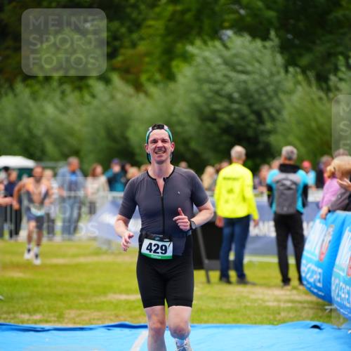 30.08.2026 - Elbe Triathlon Hamburg LAZAROV Photography http://msf.ph/oto/10057585 30.08.2026 11:20:34 Ziel 429, 491, 1101 meine-sportfotos.de