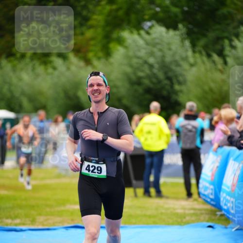 30.08.2026 - Elbe Triathlon Hamburg LAZAROV Photography http://msf.ph/oto/10057589 30.08.2026 11:20:34 Ziel 429, 491, 1101 meine-sportfotos.de