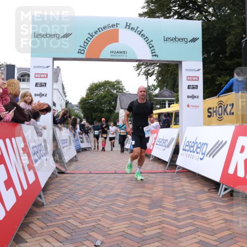 30.08.2026 - Blankeneser Heldenlauf Lena Gebhardt http://msf.ph/oto/10057596 30.08.2026 12:18:11 Ziel 2094, 2095, 2231, 4211, 4283, 4385 meine-sportfotos.de