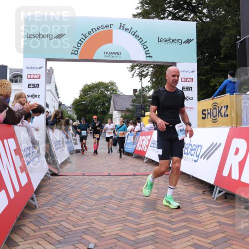 30.08.2026 - Blankeneser Heldenlauf Lena Gebhardt http://msf.ph/oto/10057600 30.08.2026 12:18:12 Ziel 2094, 2095, 2231, 4211, 4385 meine-sportfotos.de