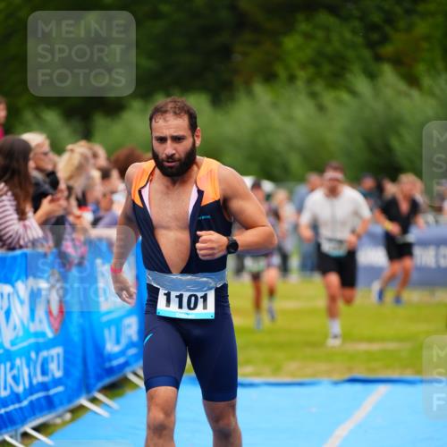 30.08.2026 - Elbe Triathlon Hamburg LAZAROV Photography http://msf.ph/oto/10057601 30.08.2026 11:20:40 Ziel 886, 1059, 1101 meine-sportfotos.de