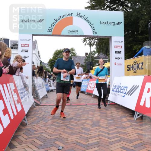30.08.2026 - Blankeneser Heldenlauf Lena Gebhardt http://msf.ph/oto/10057610 30.08.2026 12:18:14 Ziel 2094, 2095, 2231, 4211, 4385 meine-sportfotos.de