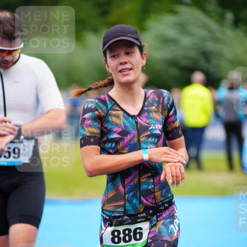 30.08.2026 - Elbe Triathlon Hamburg LAZAROV Photography http://msf.ph/oto/10057616 30.08.2026 11:20:45 Ziel 886, 1059 meine-sportfotos.de