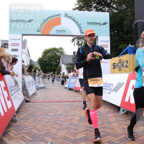 30.08.2026 - Blankeneser Heldenlauf Lena Gebhardt http://msf.ph/oto/10057624 30.08.2026 12:18:16 Ziel 2094, 2095, 2231, 4211, 4385 meine-sportfotos.de