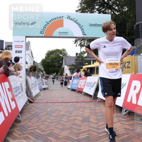 30.08.2026 - Blankeneser Heldenlauf Lena Gebhardt http://msf.ph/oto/10057635 30.08.2026 12:18:18 Ziel 2094, 2095, 2231, 4211, 4385 meine-sportfotos.de