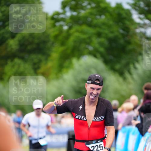 30.08.2026 - Elbe Triathlon Hamburg LAZAROV Photography http://msf.ph/oto/10057646 30.08.2026 11:21:04 Ziel 735, 1100, 1212, 1225, 1276 meine-sportfotos.de