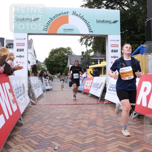 30.08.2026 - Blankeneser Heldenlauf Lena Gebhardt http://msf.ph/oto/10057653 30.08.2026 12:18:25 Ziel 2406, 4103, 4337 meine-sportfotos.de