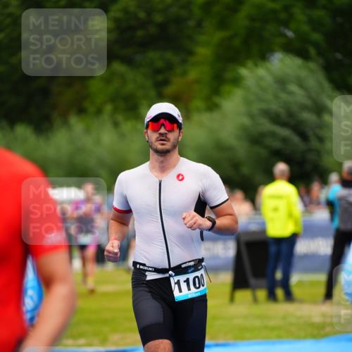 30.08.2026 - Elbe Triathlon Hamburg LAZAROV Photography http://msf.ph/oto/10057654 30.08.2026 11:21:07 Ziel 999, 1100, 1225, 1276 meine-sportfotos.de