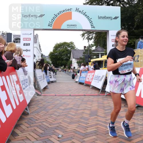 30.08.2026 - Blankeneser Heldenlauf Lena Gebhardt http://msf.ph/oto/10057684 30.08.2026 12:18:30 Ziel 2406, 4103, 4337 meine-sportfotos.de