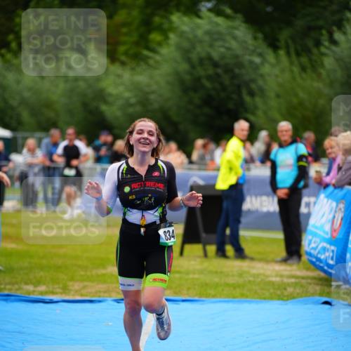 30.08.2026 - Elbe Triathlon Hamburg LAZAROV Photography http://msf.ph/oto/10057701 30.08.2026 11:21:24 Ziel 834 meine-sportfotos.de