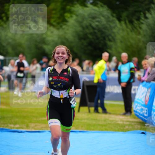 30.08.2026 - Elbe Triathlon Hamburg LAZAROV Photography http://msf.ph/oto/10057704 30.08.2026 11:21:24 Ziel 834 meine-sportfotos.de