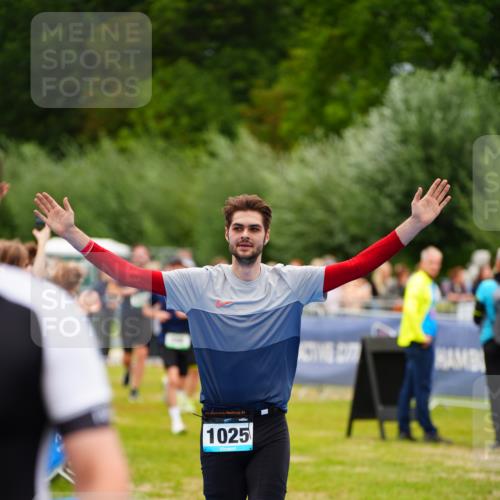 30.08.2026 - Elbe Triathlon Hamburg LAZAROV Photography http://msf.ph/oto/10057721 30.08.2026 11:21:37 Ziel 400, 540, 591, 1025 meine-sportfotos.de