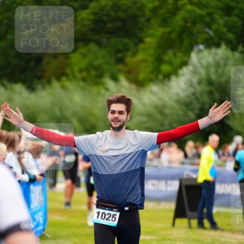 30.08.2026 - Elbe Triathlon Hamburg LAZAROV Photography http://msf.ph/oto/10057722 30.08.2026 11:21:37 Ziel 400, 540, 591, 1025 meine-sportfotos.de