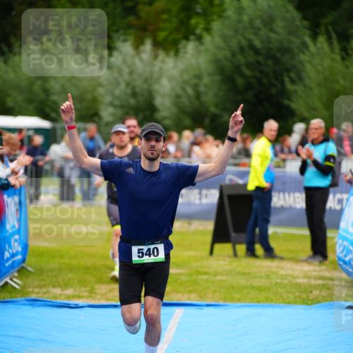 30.08.2026 - Elbe Triathlon Hamburg LAZAROV Photography http://msf.ph/oto/10057729 30.08.2026 11:21:41 Ziel 283, 400, 540 meine-sportfotos.de
