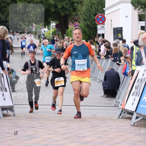 30.08.2026 - Blankeneser Heldenlauf Lena Gebhardt http://msf.ph/oto/10057735 30.08.2026 12:18:58 Ziel 2567, 4271, 4323, 4362 meine-sportfotos.de