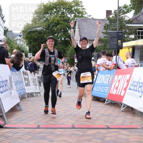 30.08.2026 - Blankeneser Heldenlauf Lena Gebhardt http://msf.ph/oto/10057757 30.08.2026 12:19:04 Ziel 2216, 2217, 4248, 4271 meine-sportfotos.de