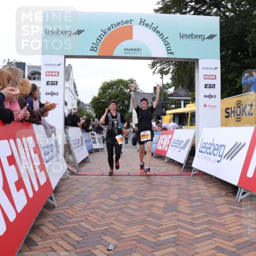 30.08.2026 - Blankeneser Heldenlauf Lena Gebhardt http://msf.ph/oto/10057761 30.08.2026 12:19:04 Ziel 2216, 2217, 4248, 4271 meine-sportfotos.de