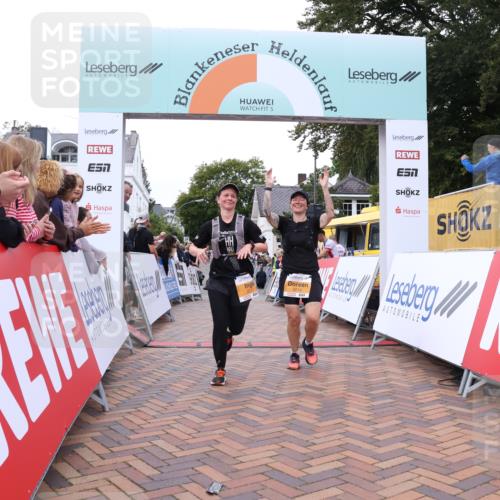 30.08.2026 - Blankeneser Heldenlauf Lena Gebhardt http://msf.ph/oto/10057764 30.08.2026 12:19:05 Ziel 2216, 2217, 4248, 4271 meine-sportfotos.de